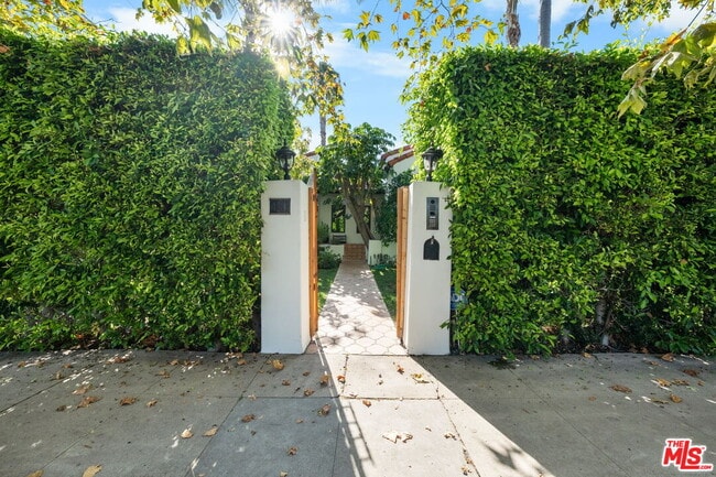 Photo - 441 Flores St