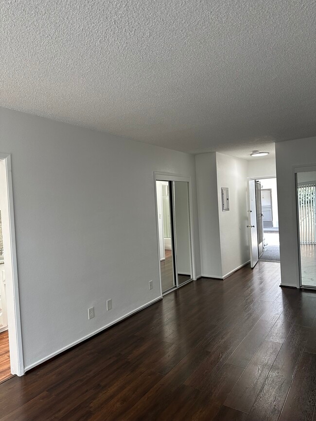 Photo - 1722 S Barrington Ave Unit 4