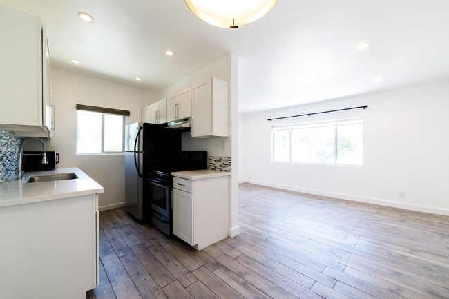 Photo - 319 Heliotrope Dr Apartment Unit 3