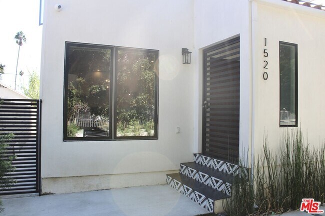 Photo - 1520 Burnside Ave