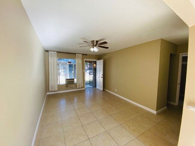 Photo - 489-6621 Whitsett Ave Unit 6621