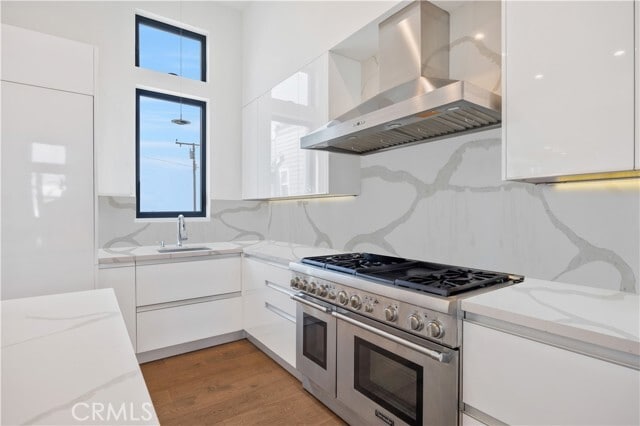 Photo - 332 Avenue E