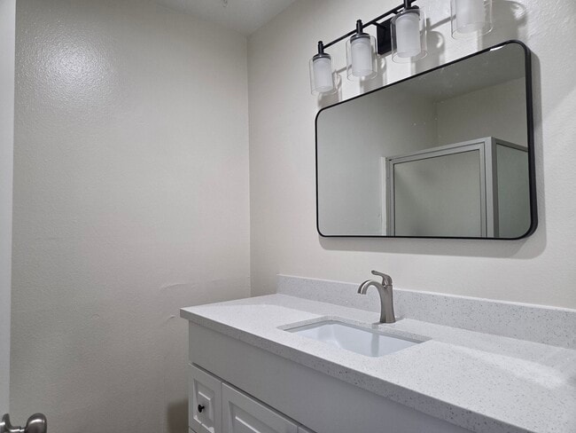 Master bathroom with separate shower - 5530 Ackerfield Ave Unit 5530 Ackerfield