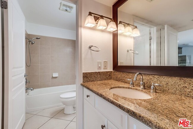 Photo - 7320 Hawthorn Ave Unit 207