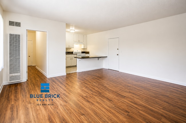Building Photo - 6546 Sepulveda Blvd Unit 112