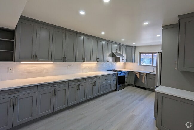 Building Photo - 28126 Ridgethorne Ct Rental