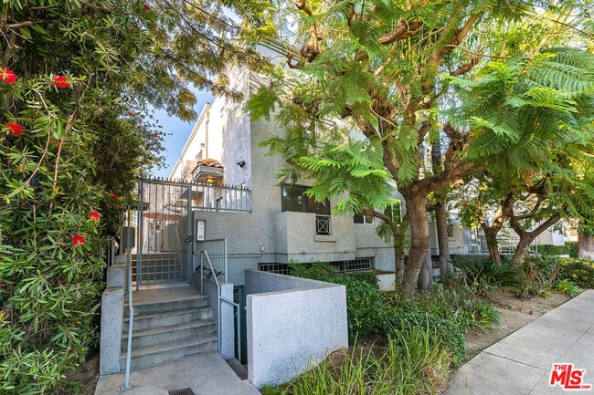 Photo - 15153 Burbank Blvd