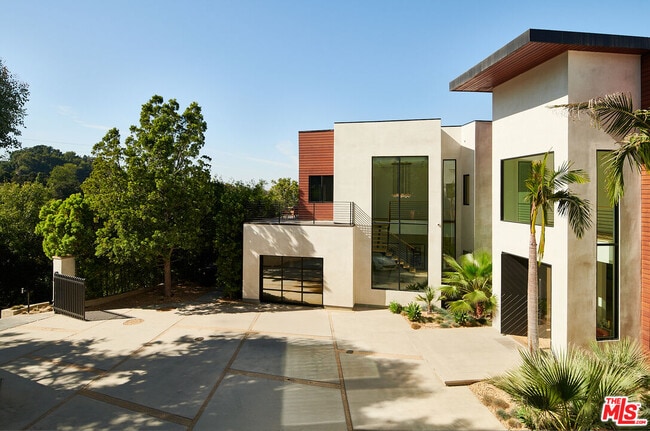 Photo - 13331 Mulholland Dr