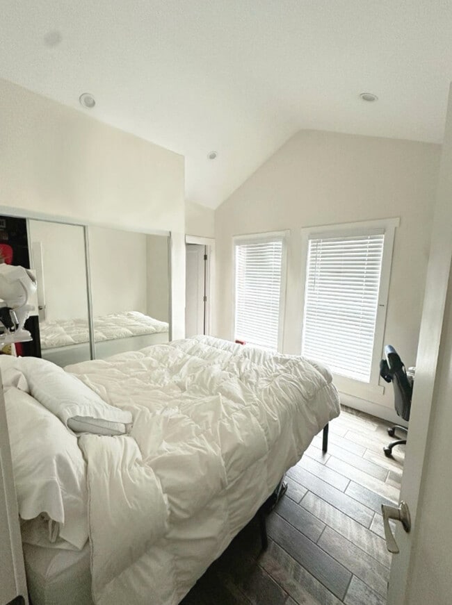 Photo - 1460 - 1462 West 28th Street