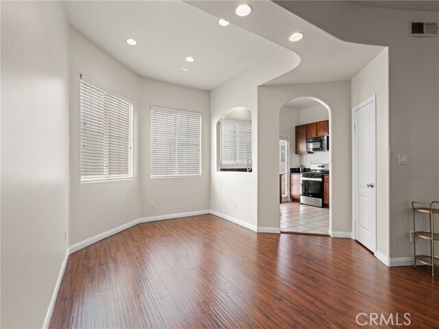 Photo - 408 W Queen St Unit 111