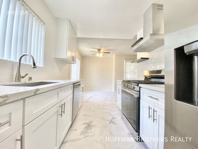 Photo - 7010 Lanewood Ave Unit 201