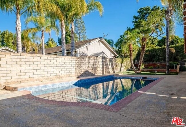 Photo - 233 Longfellow St