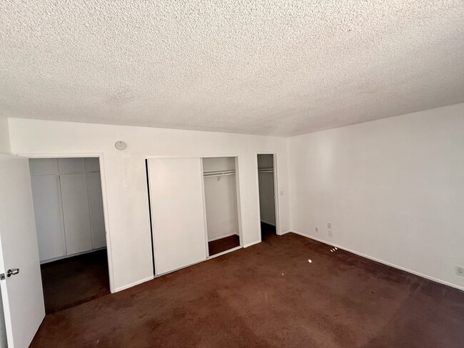 Building Photo - 316 E Ave Q-7