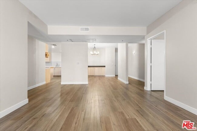 Photo - 5350 White Oak Ave Unit 209