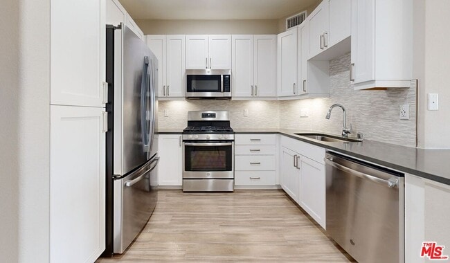 Building Photo - 6280 W 3rd St Unit 4-203