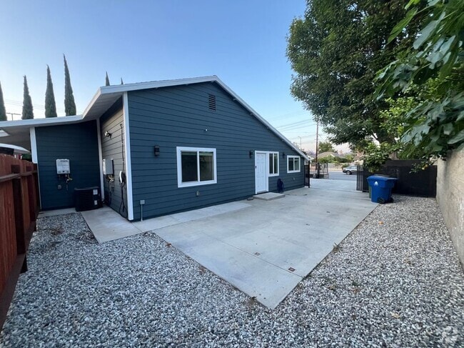 Building Photo - 8941 Balboa Blvd Rental