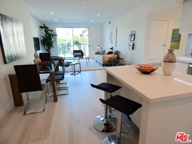 Photo - 1731 Federal Ave Unit 502