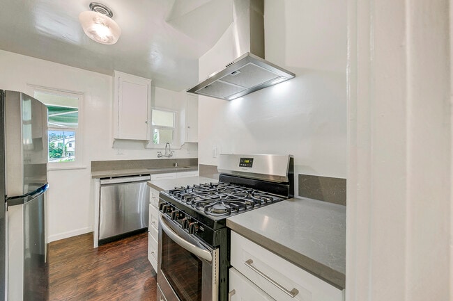 Photo - 1027 12th St Apartments Unit B