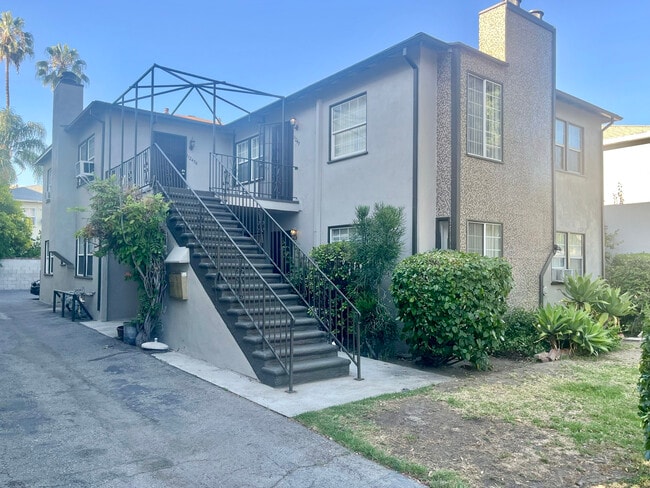 Building Photo - 11247 Camarillo St Unit 11247