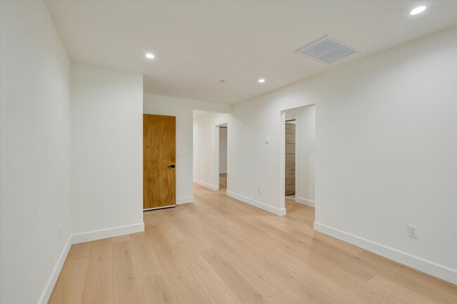 Photo - 5348 Thornburn St