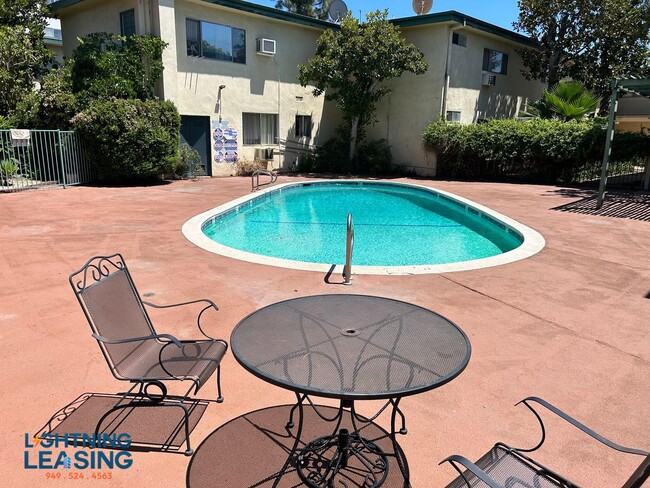 Building Photo - 5130 1/2 Yarmouth-25D Unit 25D Rental