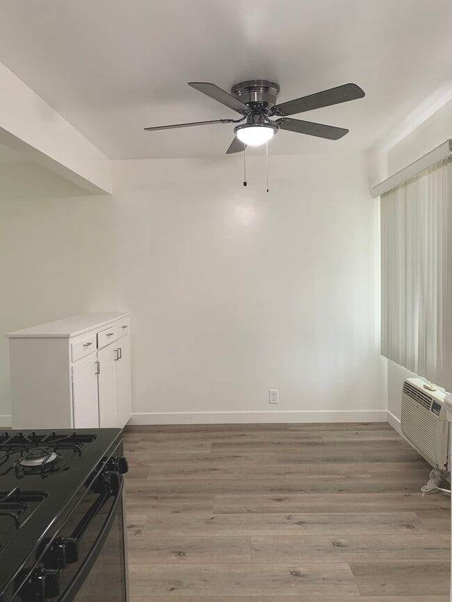 Photo - 511-515 S Baldwin Ave