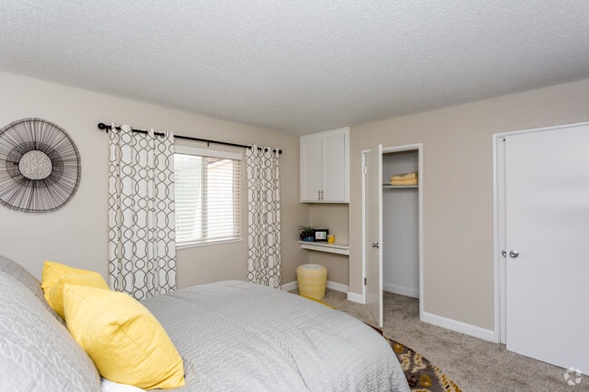 2BR, 1.5BA - 934 SF - Nola 624