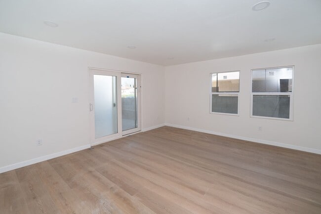 Photo - 2400DelM Unit 2400