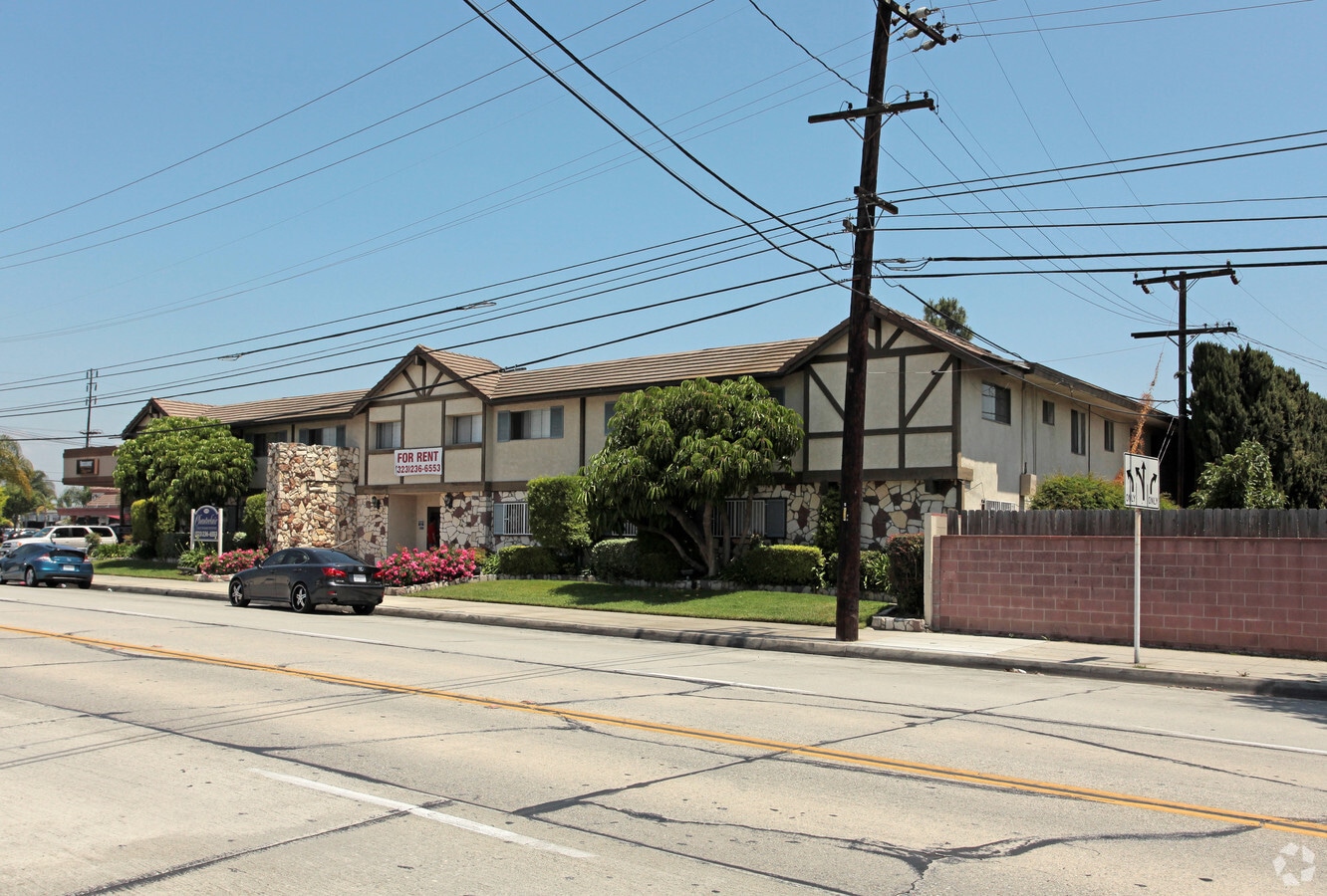 Chanteclair Apartments - Chanteclair Apartments