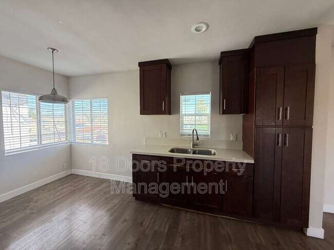 Photo - 4375 51st St