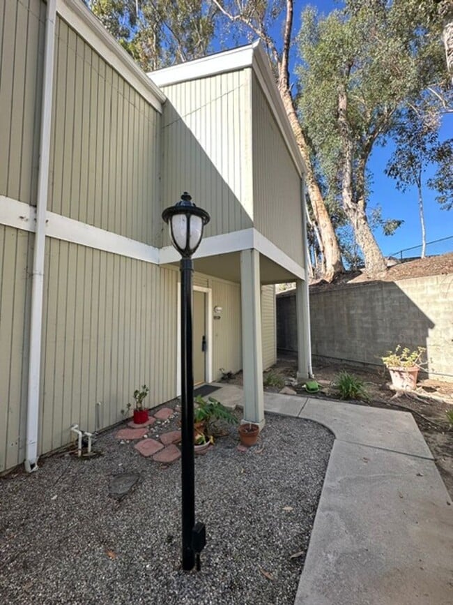 Photo - 22137 Burbank Blvd