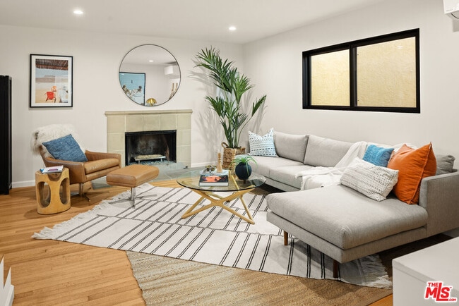 Building Photo - 2613 5th St