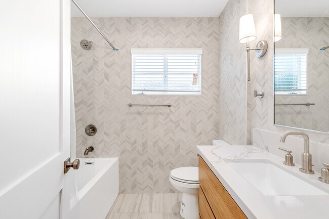 Photo - 419 Rexford Dr.