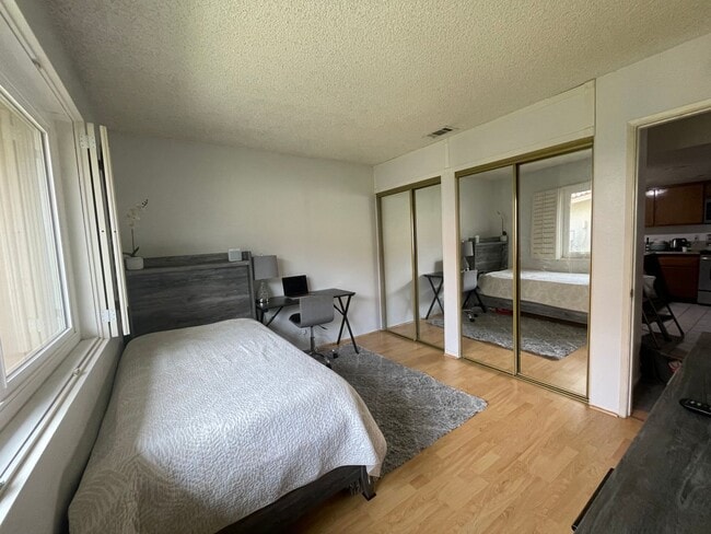 Photo - 16615 Bloomfield Ave