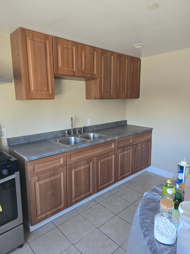 Building Photo - 13349 Mercer St Unit 1