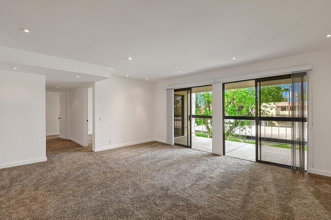 Building Photo - 1895 N Vía Miraleste Unit 1522