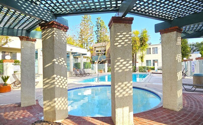 Photo - Beautiful 2 Bedrooms, 1 Bath Condo in Grea...