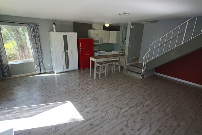 Photo - Large spacious 2 Bedroom in UTC