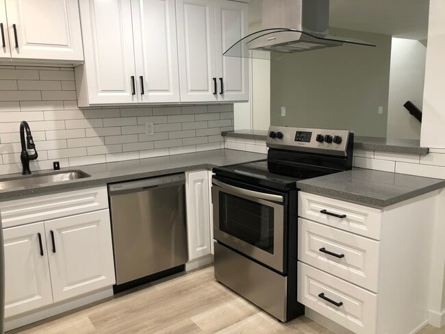 Photo - 2411 Mathews Ave