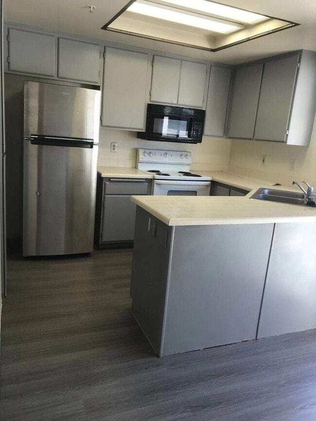 Photo - 707 S Webster Ave Apartment Unit 113