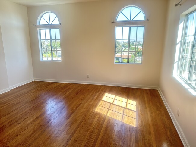 Building Photo - 1602 S Sierra Bonita Ave Rental