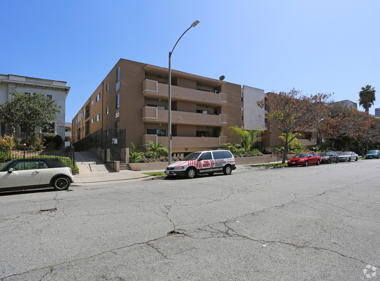 Primary Photo - 430 S Berendo St