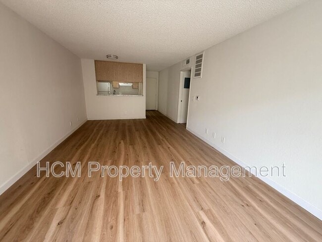 Photo - 10418 Scoville Ave