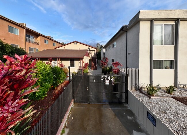 Photo - 5742 Woodman Ave Apartments Unit #2