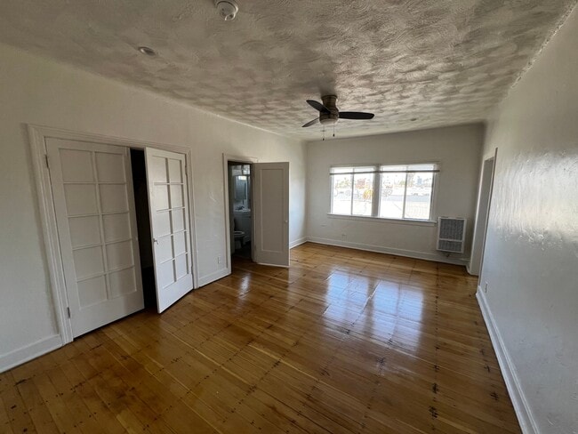 Photo - 1740 Winona Blvd Unit 304