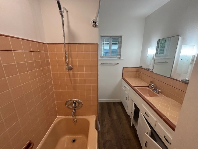 Photo - 118 W 8th Ave