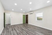 Photo - 5616 N Gladys Ave
