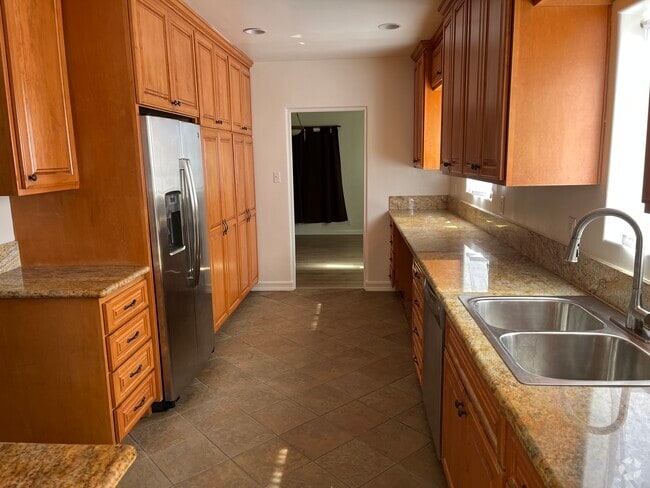 Kitchen - 1511 S Cochran Ave Rental