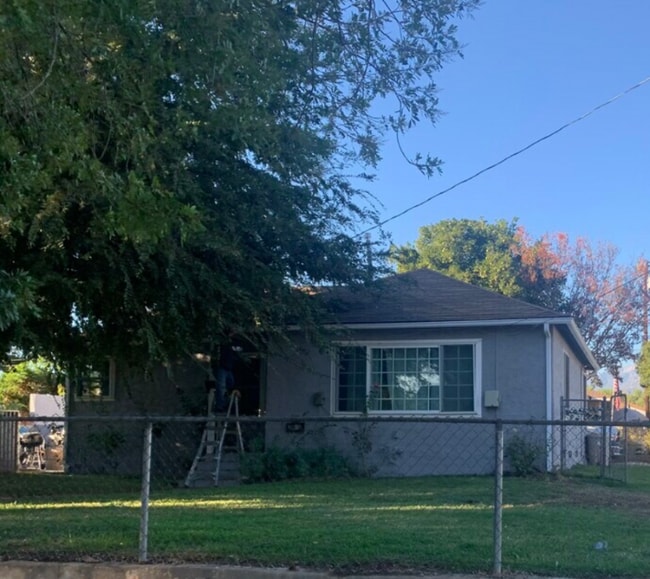 Photo - 306 W Sunkist St House