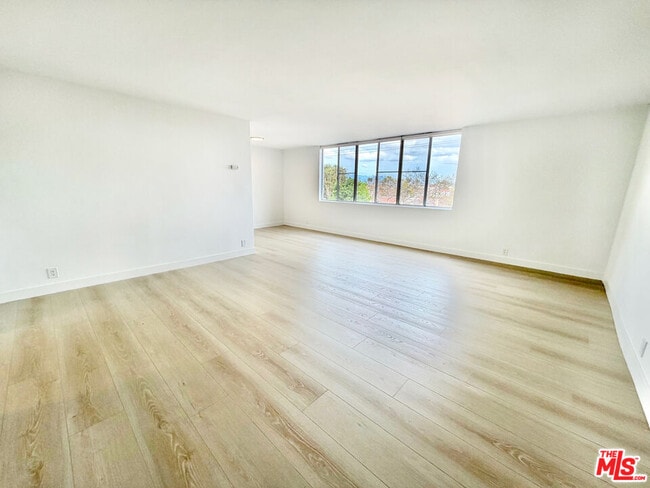 Photo - 468 S Roxbury Dr Unit 404